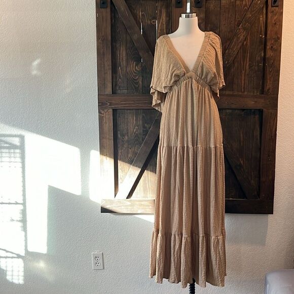 V-Neck  Tiered Silhouette with Flutter Sleeves Maxi Dress - Picture 5 of 16